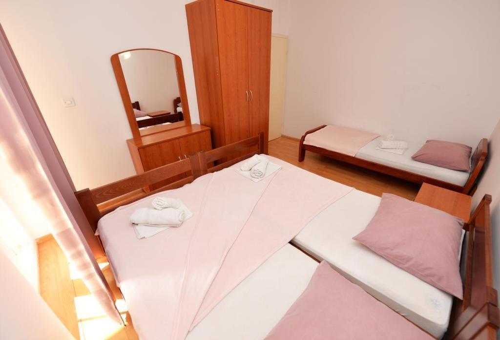 Apartments Rem 诺瓦利娅 外观 照片